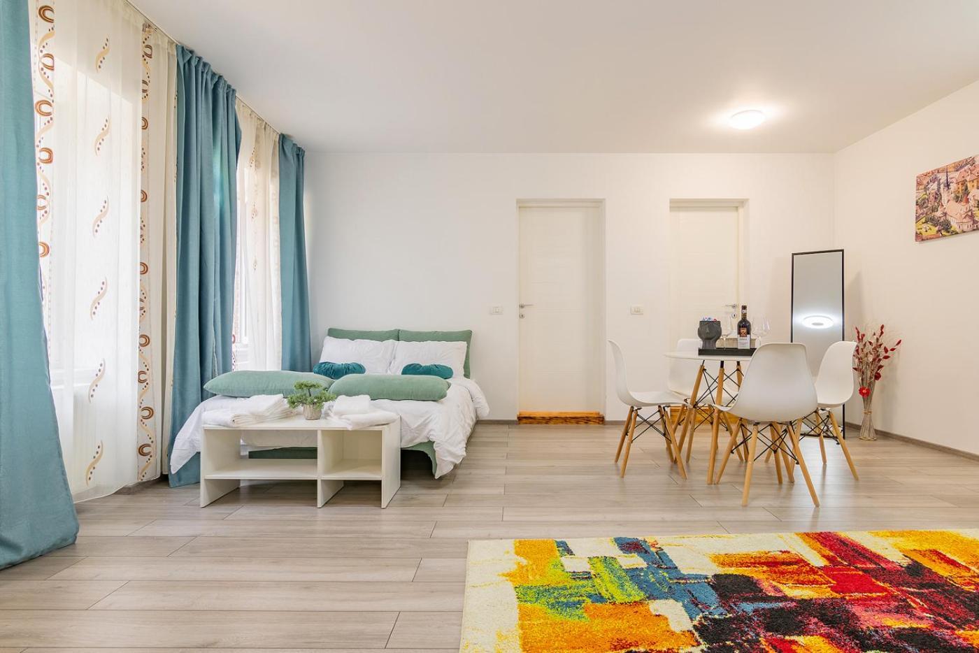Old Town By Mm Host Apartment Brasov Exterior photo
